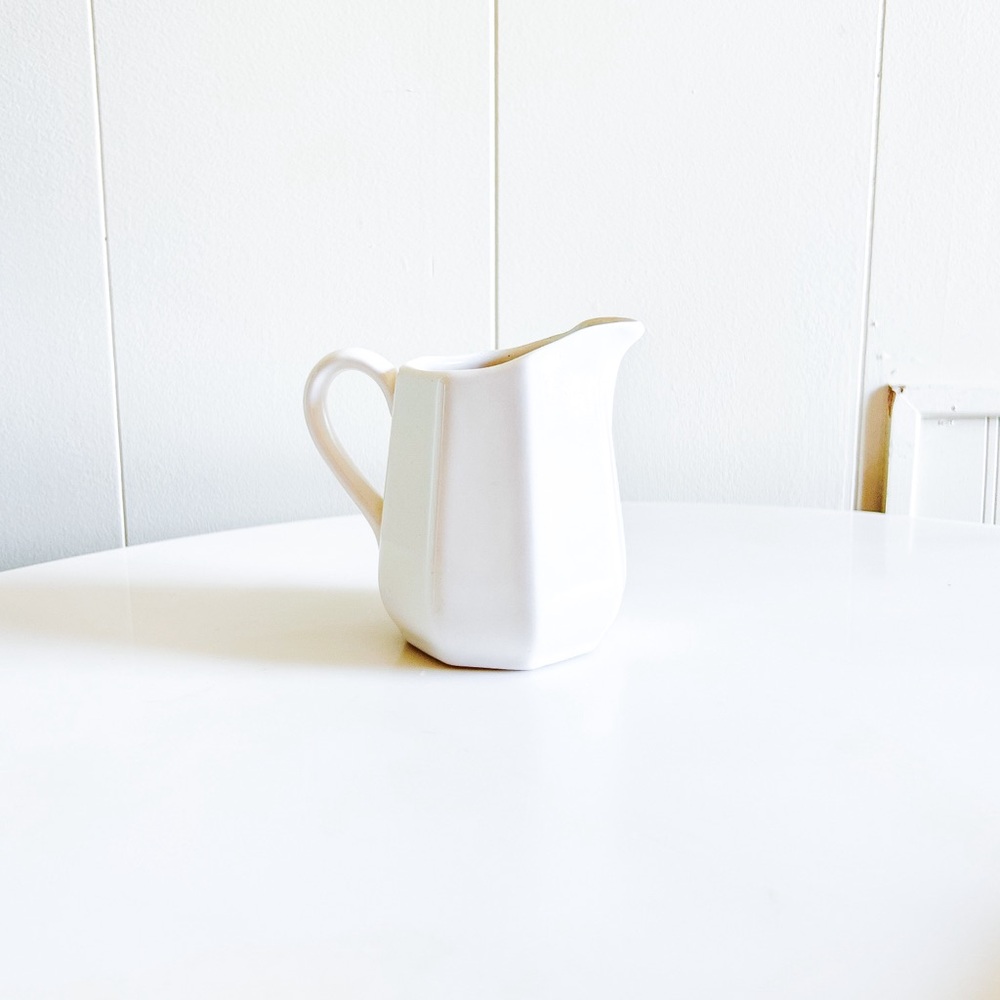 Small Vintage White Creamer 🤍